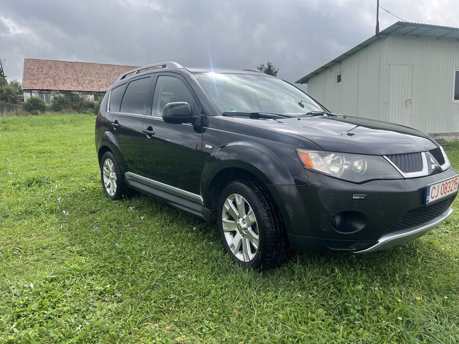 Vand mitsubishi outlander 7 locuri!!