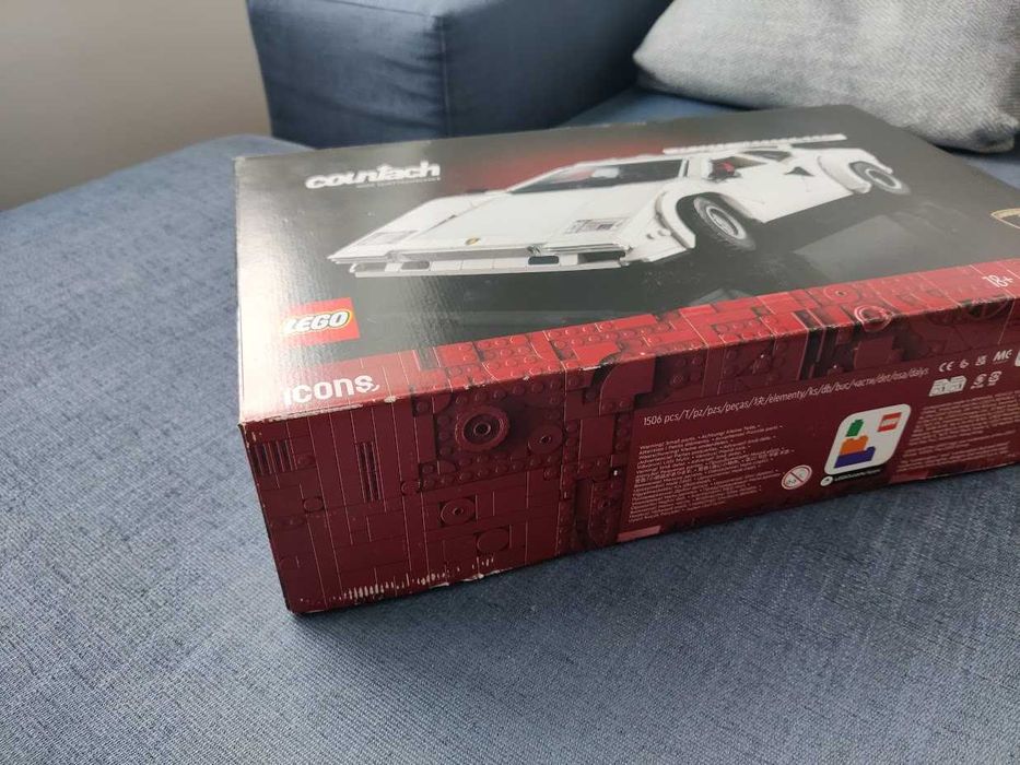 Lego 10337 Lamborghini Countach, Sigilat