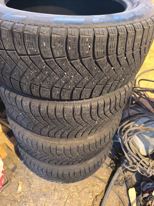 Зимние шины Pirelli 235/55/r18