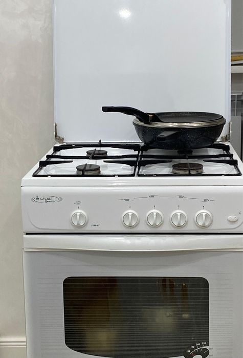 Продаю кухонную газовую плиту