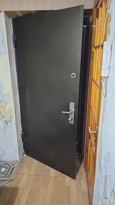 Продам дверь железную