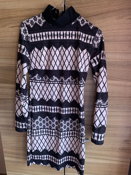 Къса рокля, с дълъг ръкав