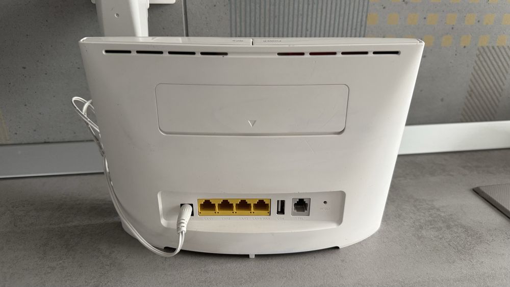 Router Huawei B525 cu SIM 4G si cu 4 porturi LAN .