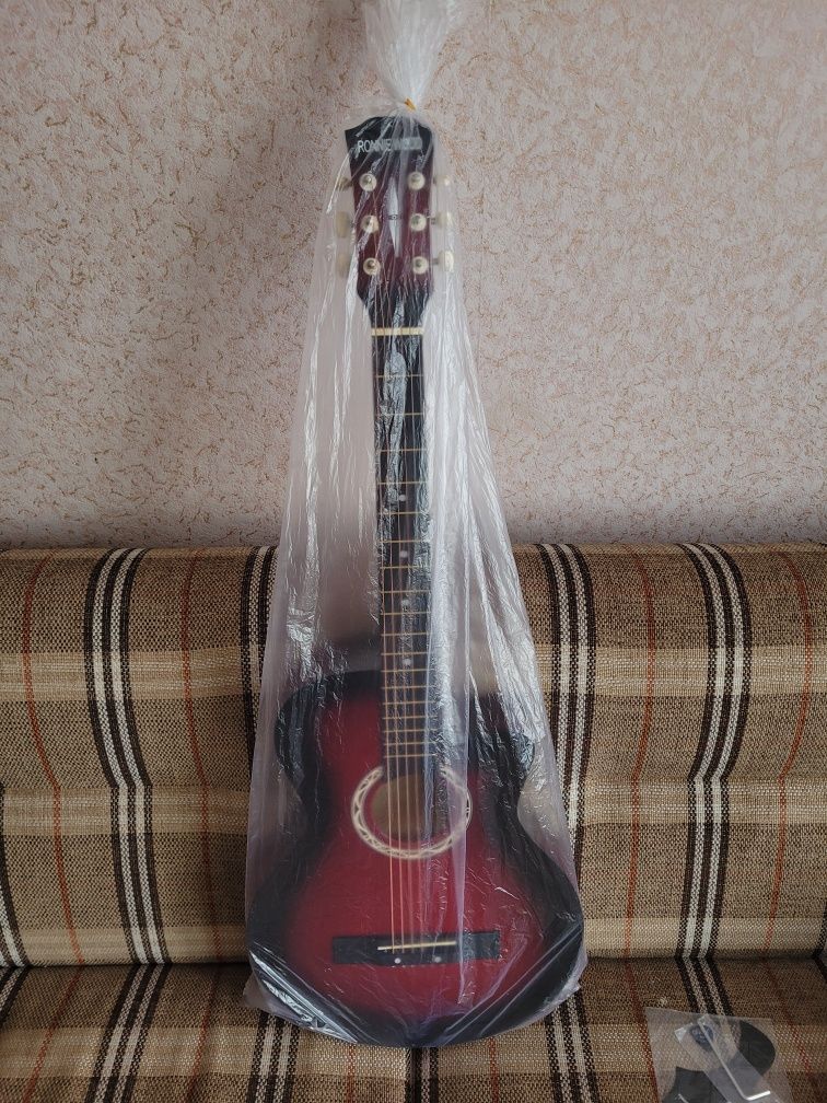 Продаю б/у гитару Ronnie Wood AG38C!