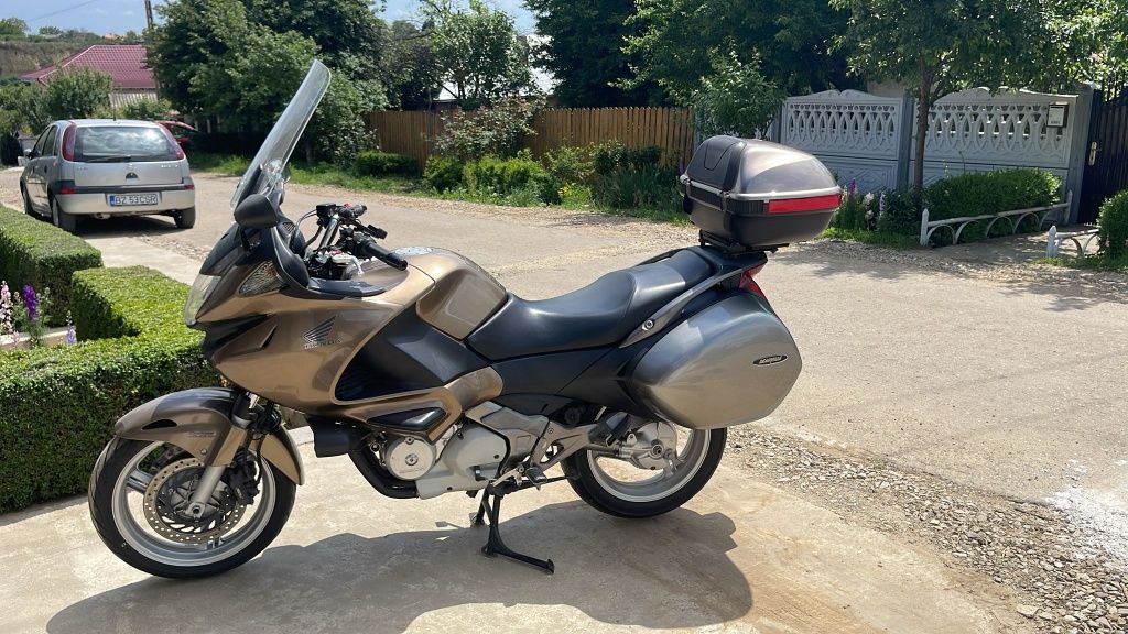 Honda Deauville NT 700 V