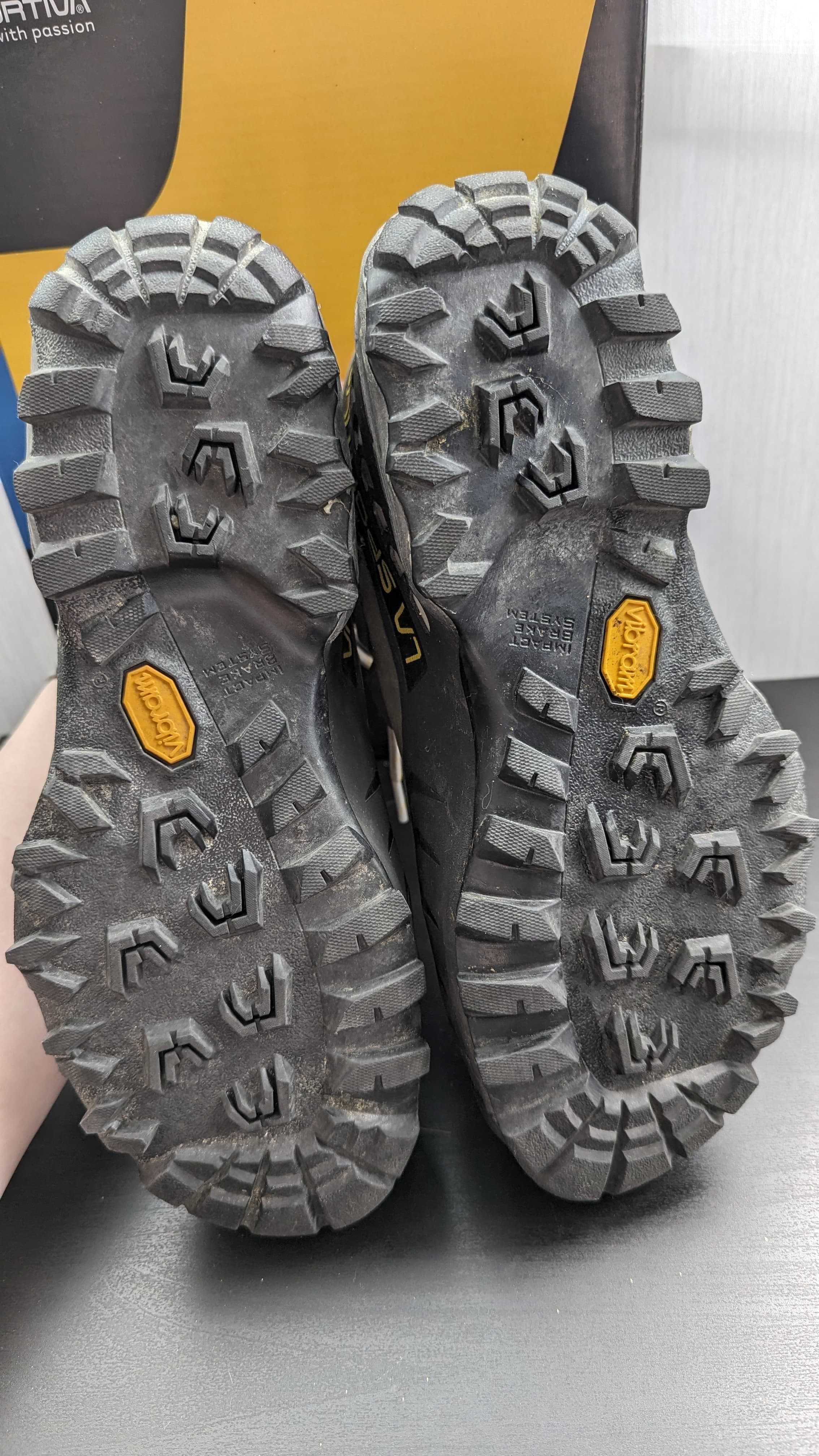 Semighete La Sportiva, model TX5 Low GTX 2022