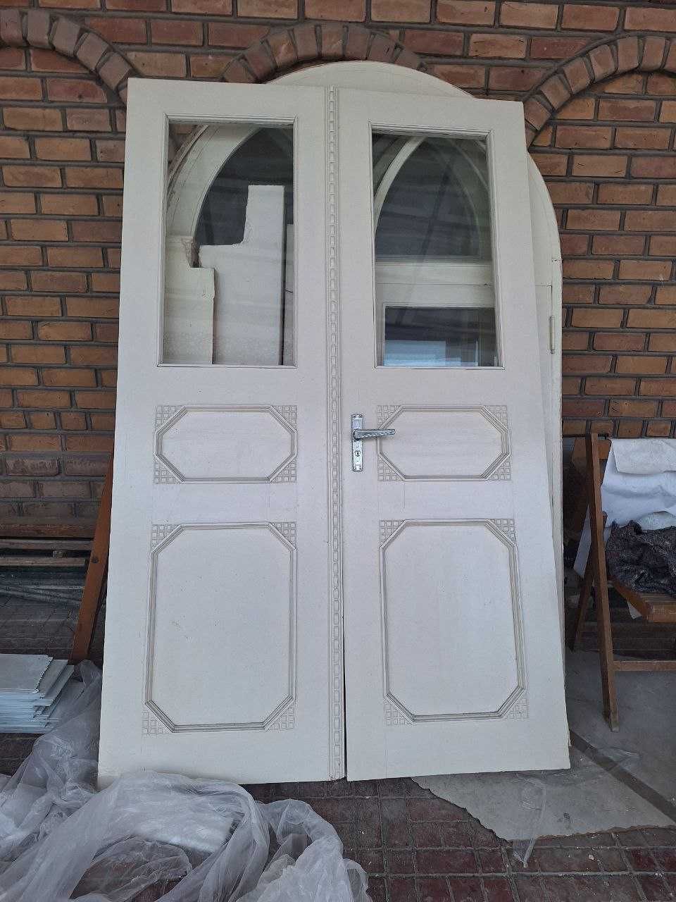 дверь двустворчатая, дерево/Ikkilli eshik, yog'och, korobsiz.