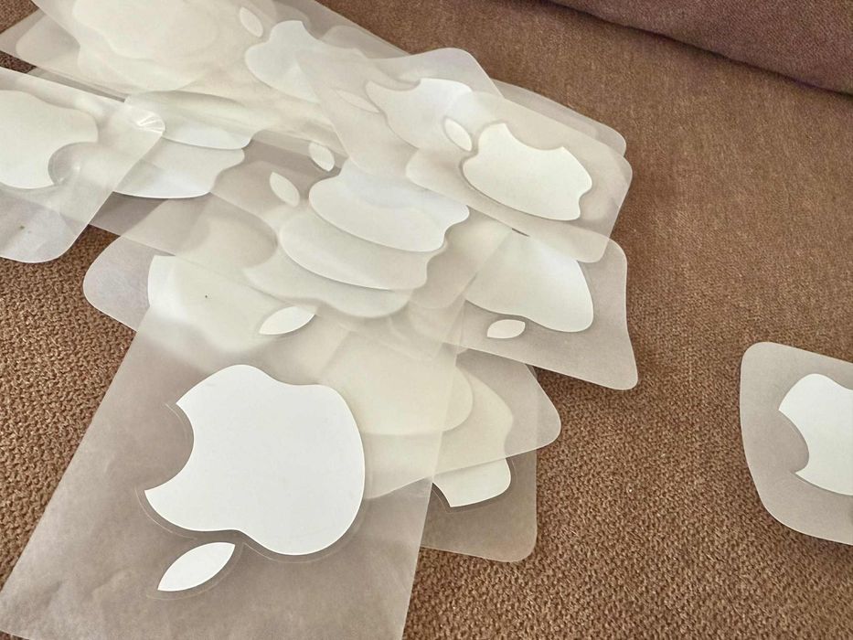 Продавам стикери на apple оригинални
