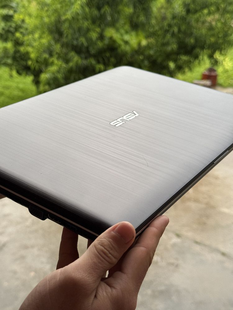 Asus Vivobook Max