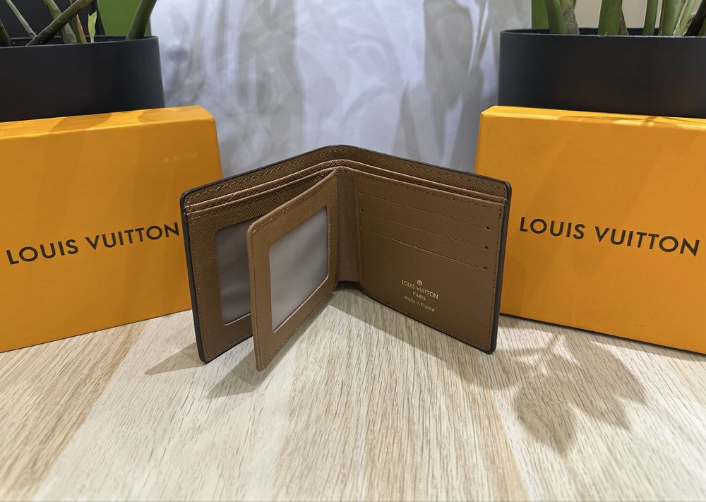 Louis Vuitton Портфейл Чисто Нов