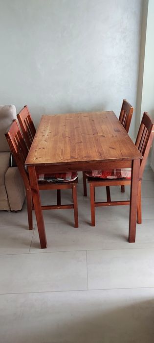 Vând masa cu 4 scaune