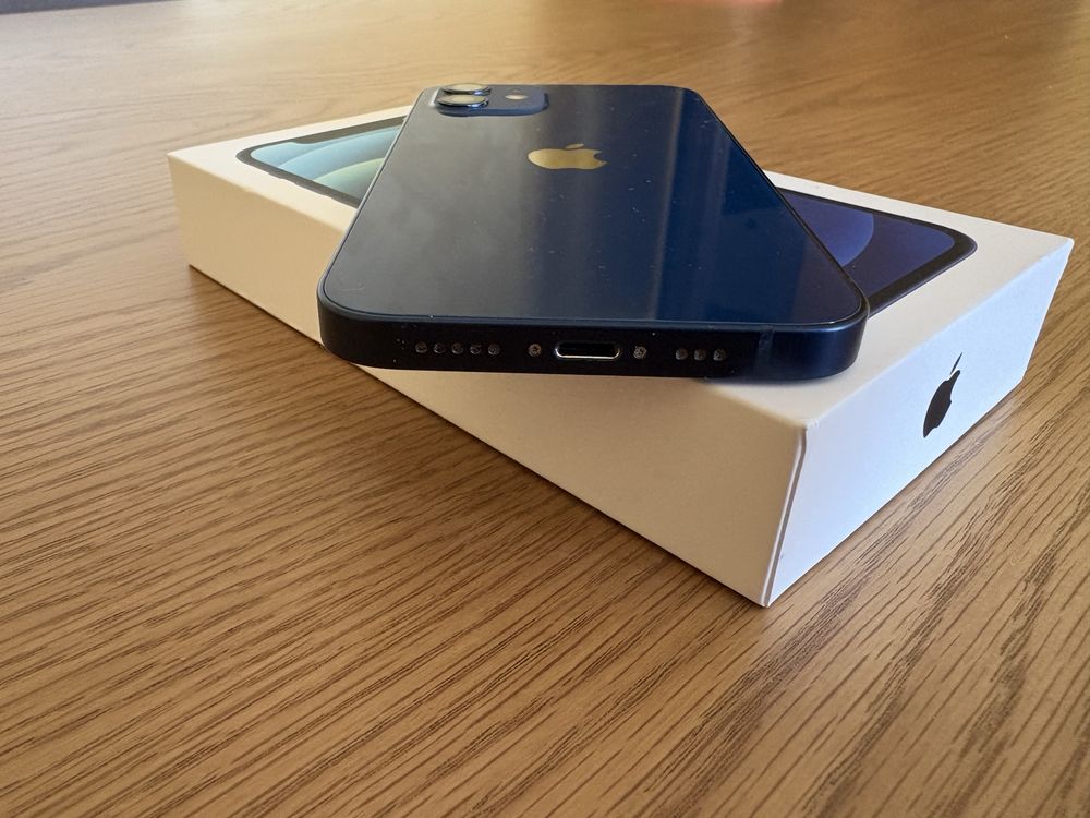 Продавам Iphone 12