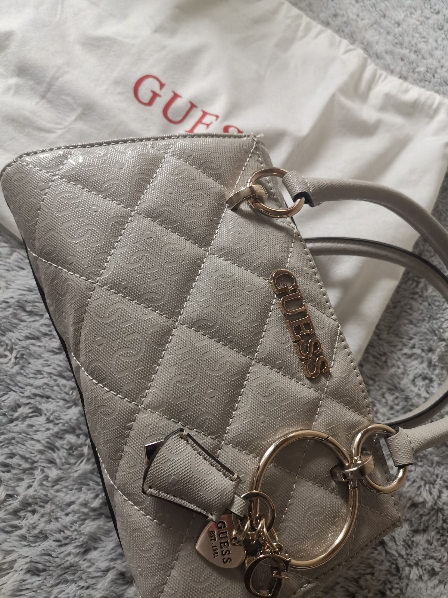 Дамска чанта Guess