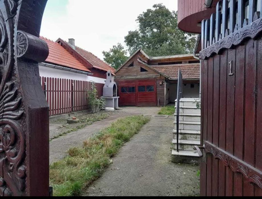 Casa cu etaj inchiriat