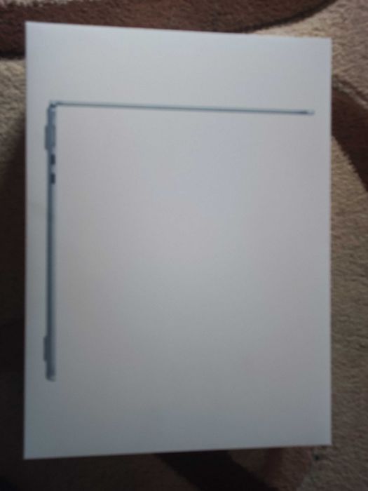 Продавам Macbook Air 13 Нов неотворен