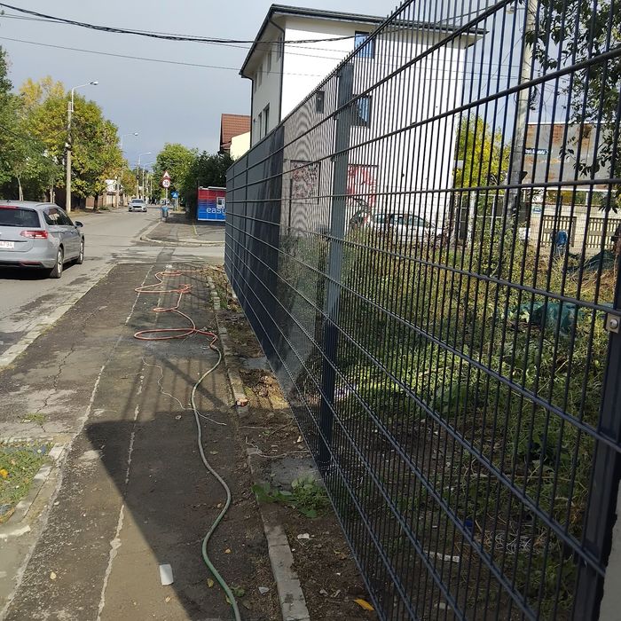 Sunăti pentru mai multe detali