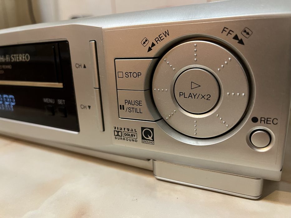 Videorecorder de top Sharp VC-FH7 pentru vizionat filme