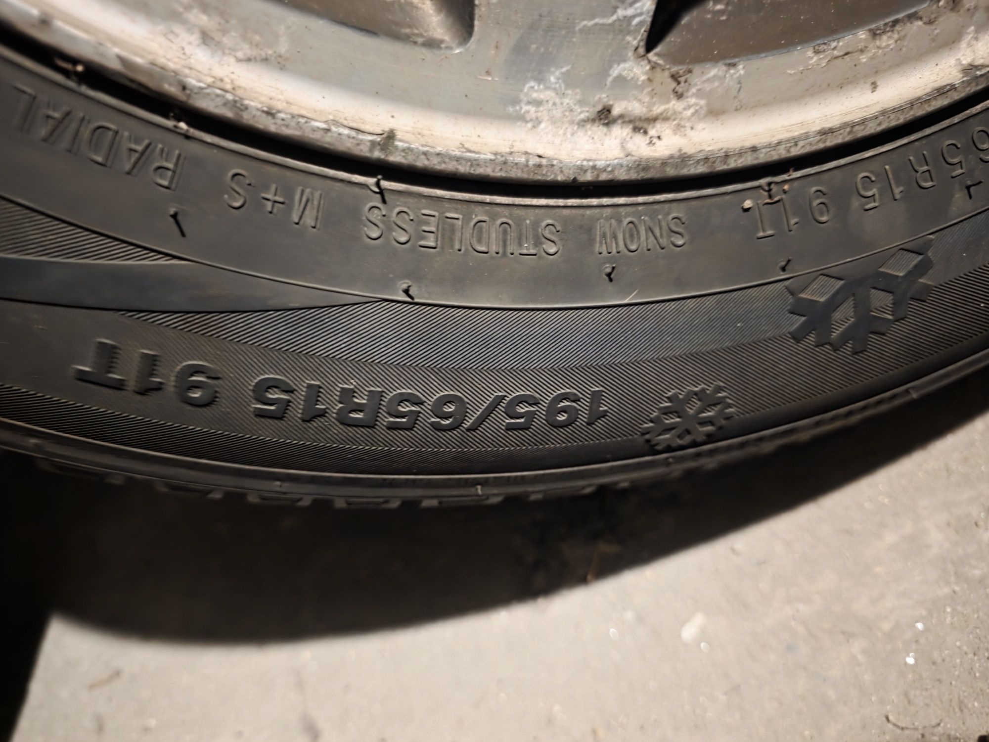 Зимни гуми 195/65/15 Marshal (Kumho), оригинални джанти Ланчия R15
