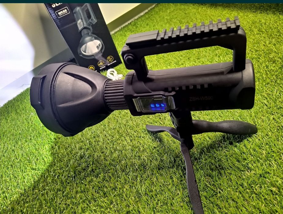 Lanterna W590 Noul Model de LED CREE P50 Camping, Pescuit, Vanatoare!