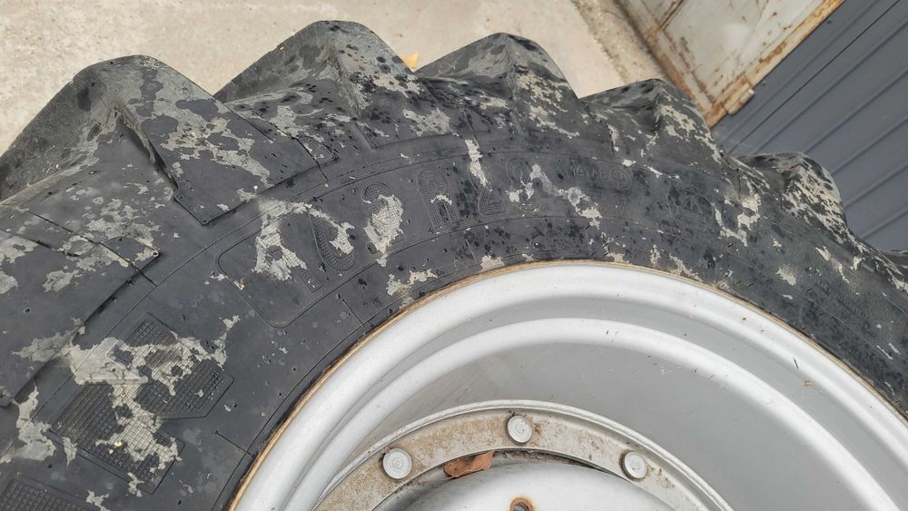 Cauciucuri Michelin 420/85 R28+ jante (8 gauri) - 16,9 R28