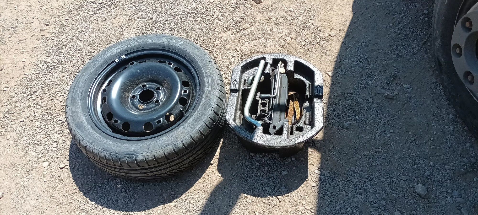 Резервна гума за WV/Skoda 15",с крик и ключ