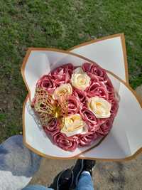 Aranjament floral (19 trandafirasi)  90 lei