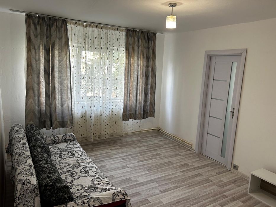 Inchiriez apartament