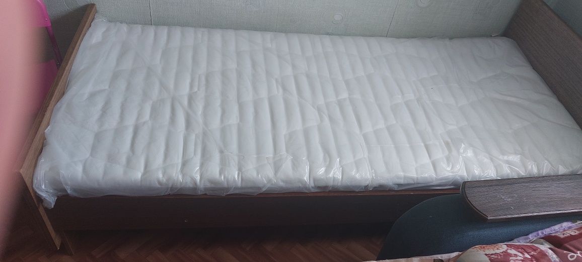 Продам  матрас новый +кровать