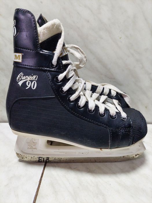 Patine 813 hochei hochey CCM Champion marime 38 ( 24,5 cm)