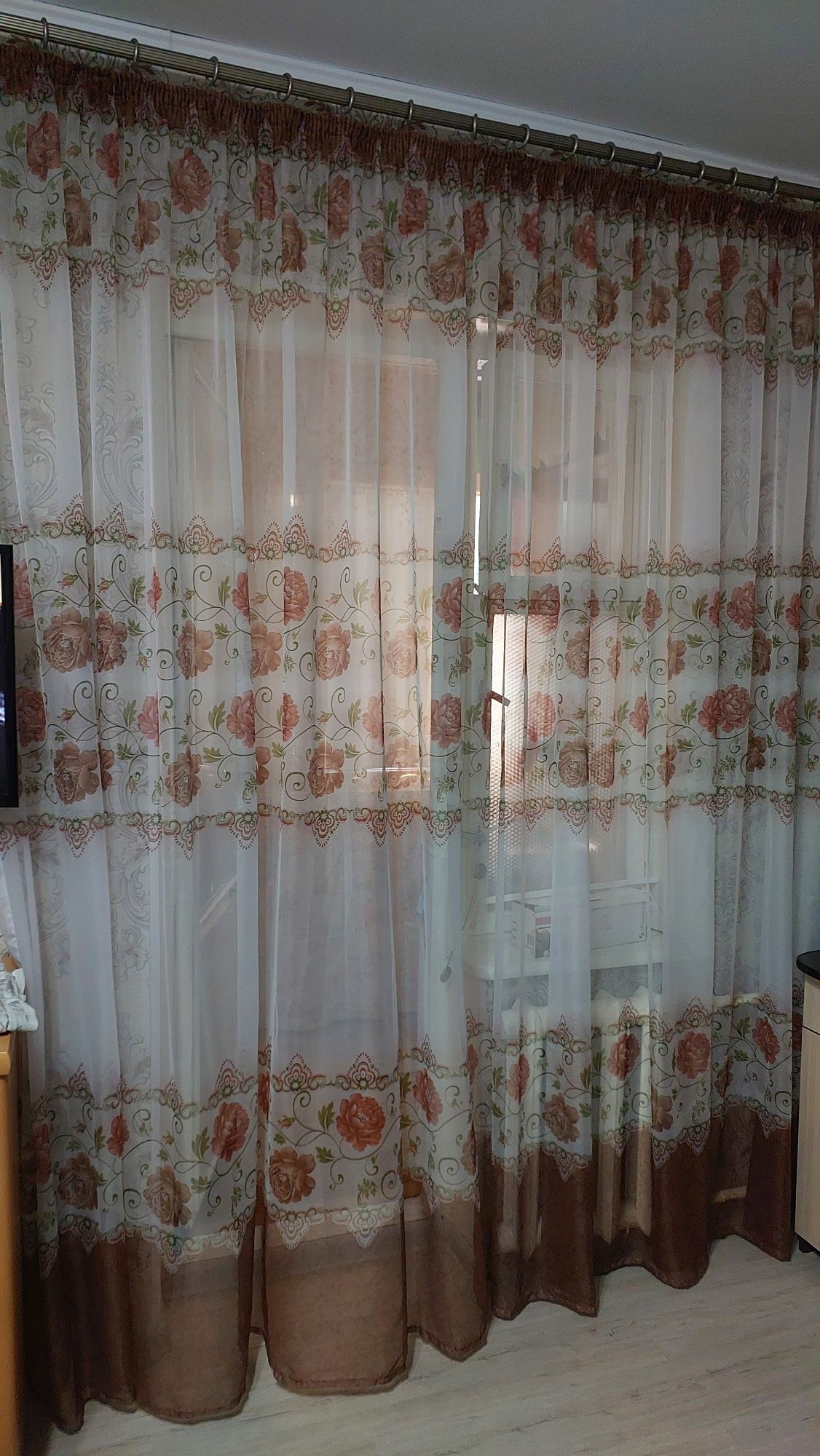 Продаются лёгкие и практичные готовые занавески шириной 8м × 2,5м высо
