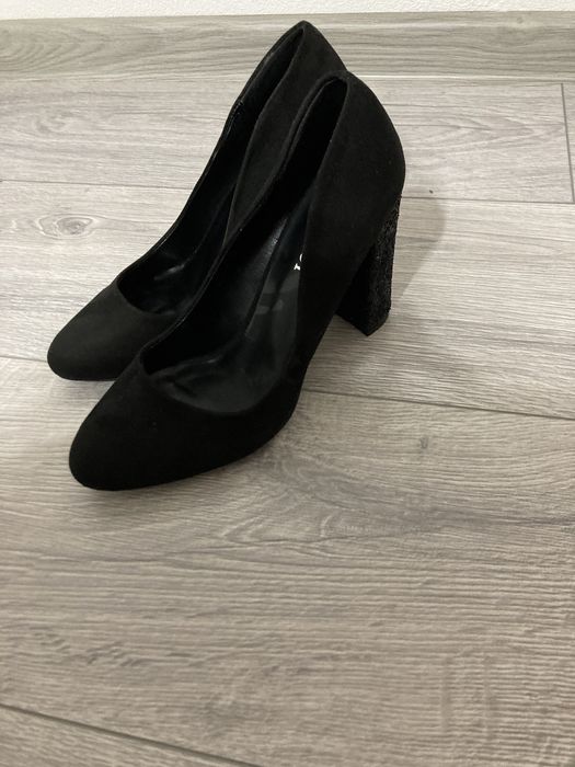 pantofi cu toc cu sclipici