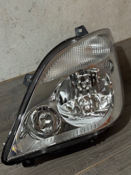 Фарове и стопове за различни автомобили