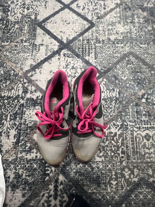 Кроссовки женские