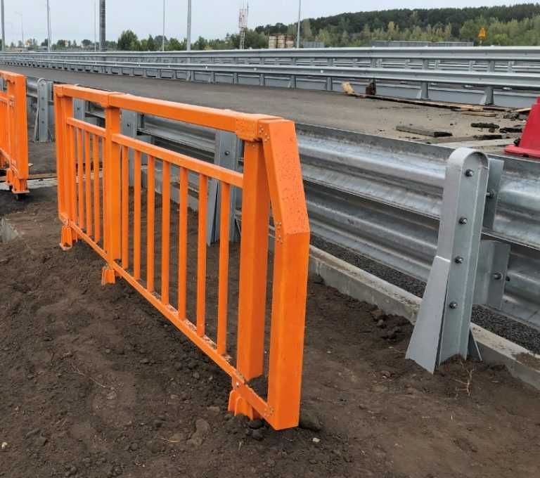 Перила из профильной (квадратной) и круглой трубы на заказ.