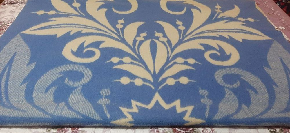 Одеяло 2.шт.из верблюжая шерсть в нармальном состоянии..