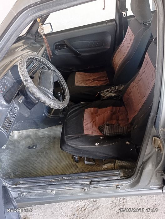 Lada_Samara .2009.holati yaxshi. 4 ta yangi balon qoʻyilgan.Metani bor