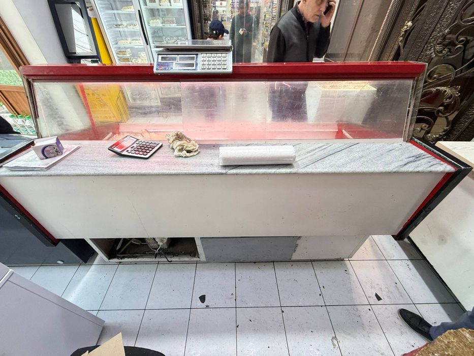 Vitrina Xaladinik sotiladi