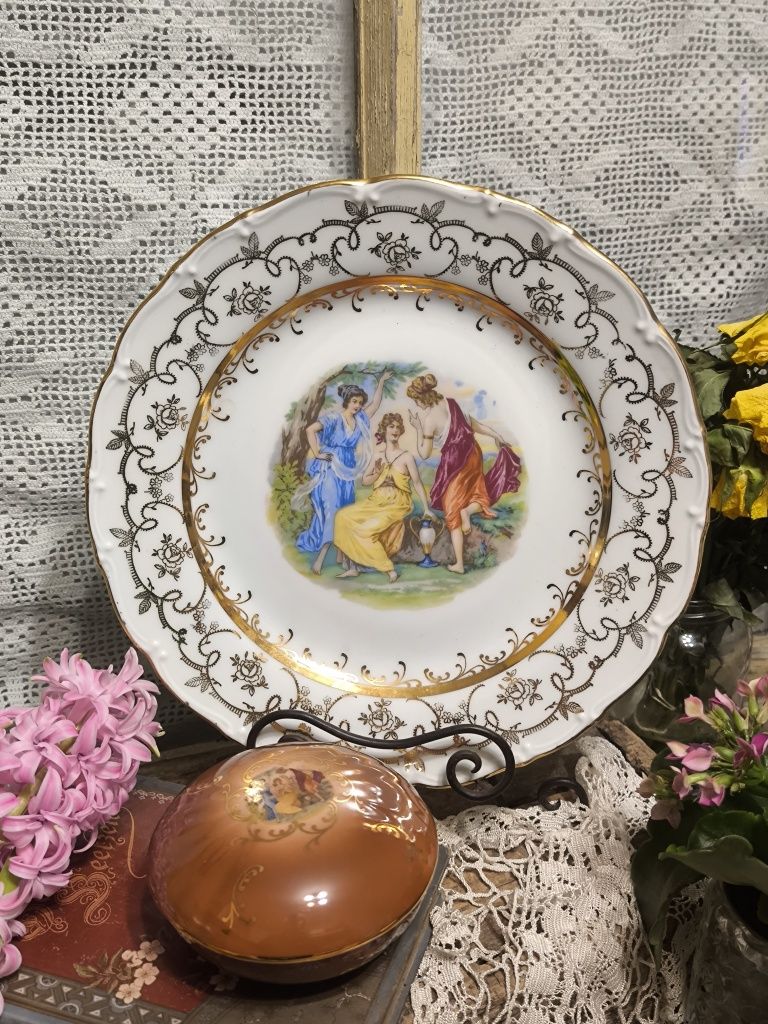 Чиния и кутия Чехия