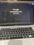 Macbook  Pro 2019 cu display defect