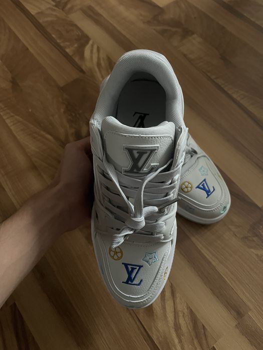 Louis vuitton trainers grey