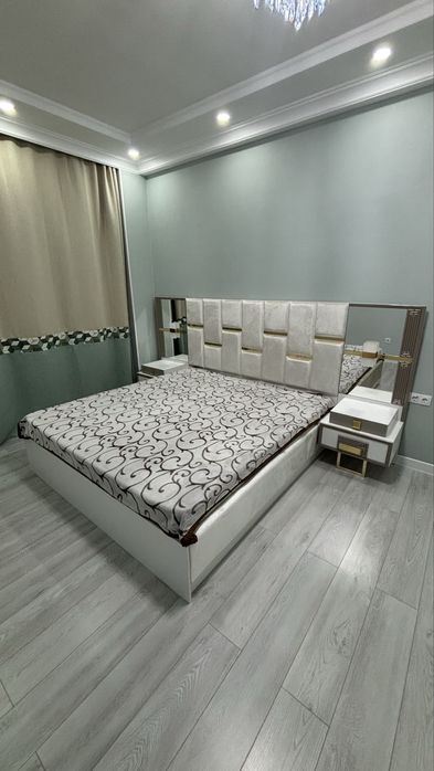 Кровать с тумбами