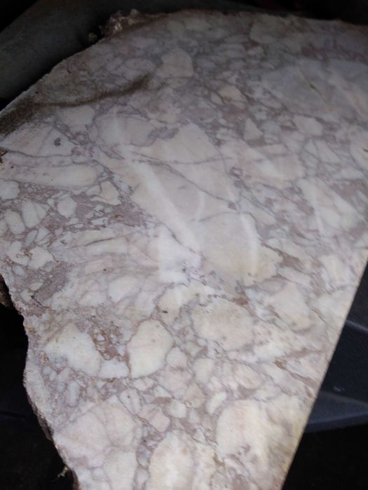 Плочи  варовикови и мраморни парчета,изрезки