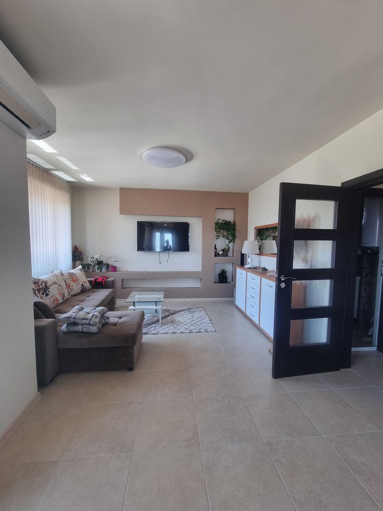 Дава се под наем Тристаен апартамент в Варна, Виница - 120 кв.м за 867 € - Снимка #11