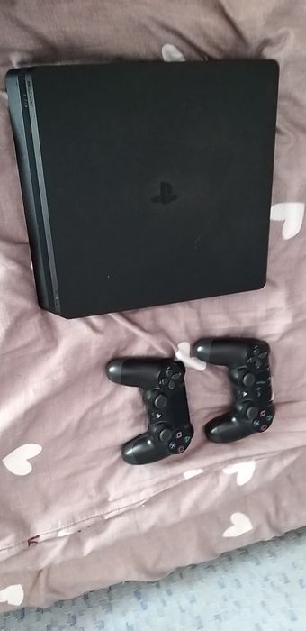 PS4 slim почти без игр продаю за дешево