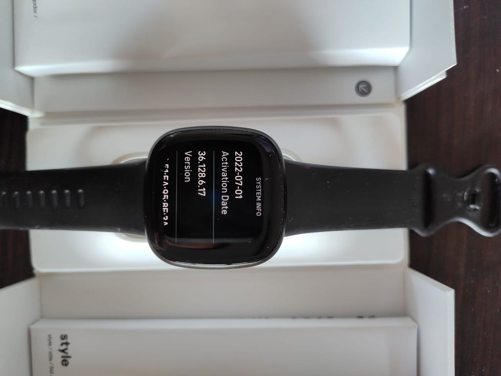 Vând smartwatch Fitbit Versa3