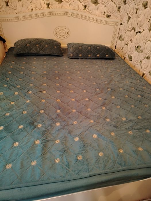 Продам спальный гарнитур