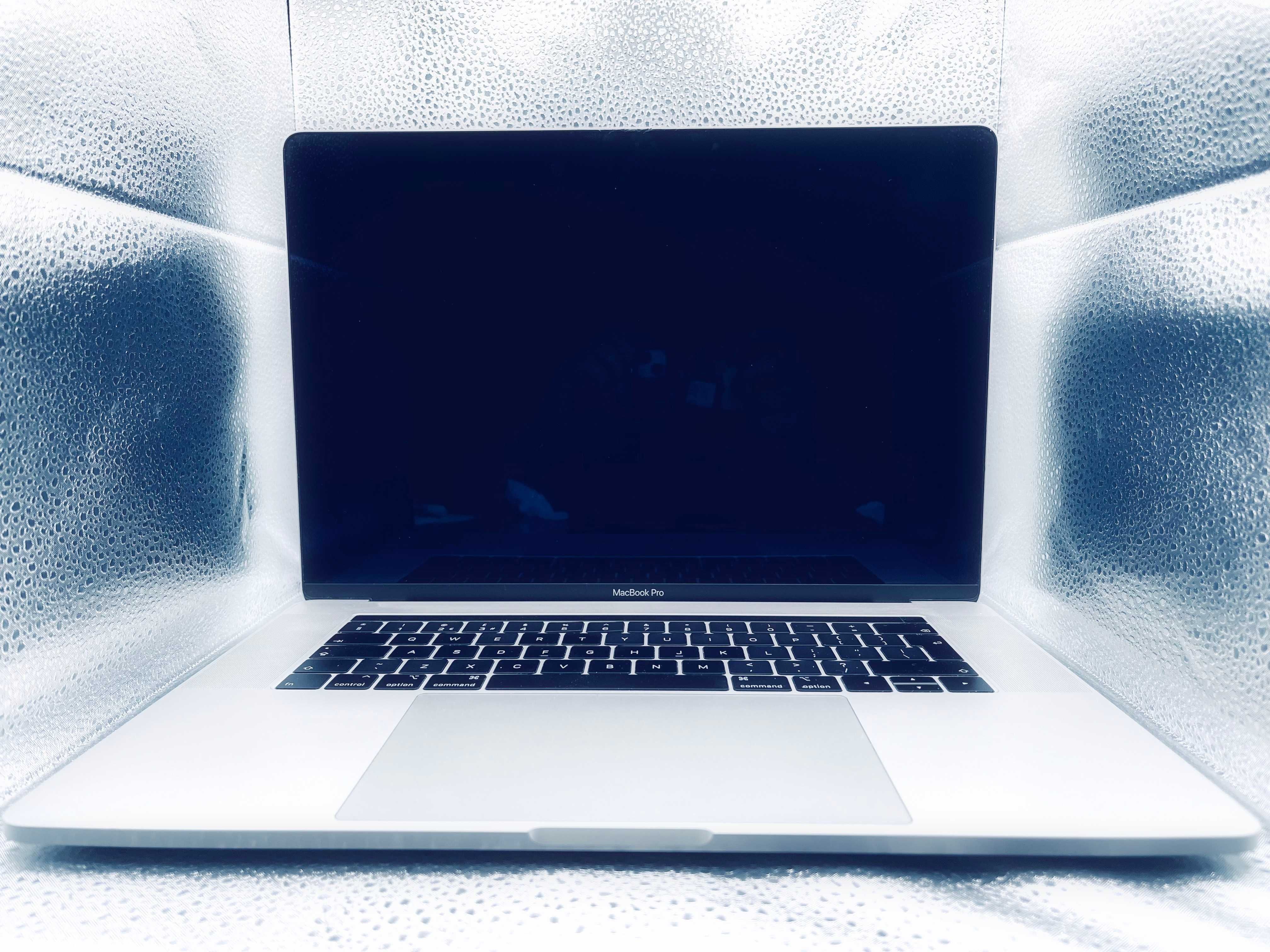 Apple MacBook PRO 15 A1990 mid 2018 i7 2.6Gz 16GB 500GB SSD Touch Bar