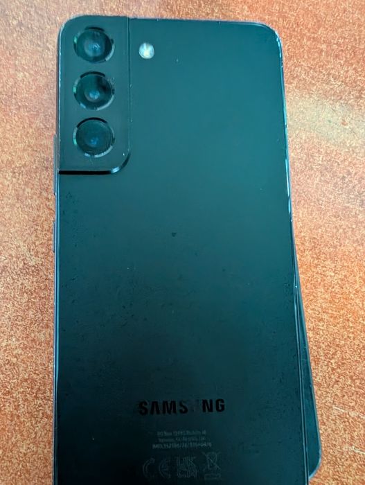 Samsung Galaxy S22, работи перфектно, само козметични забележки 

1. S