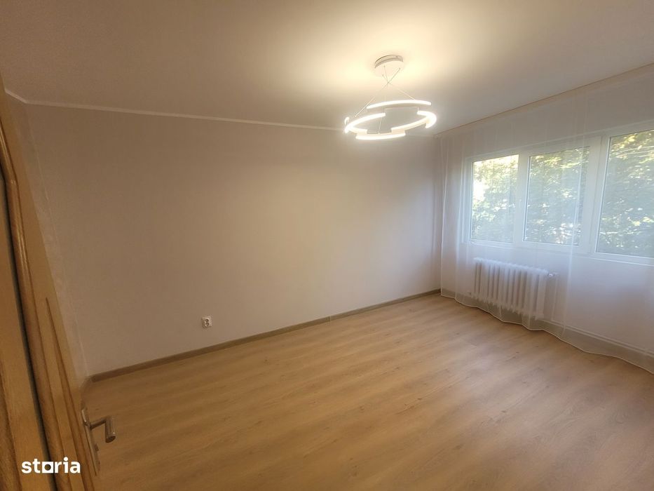 Apartament 3 camere, renovat, str. Cornisa