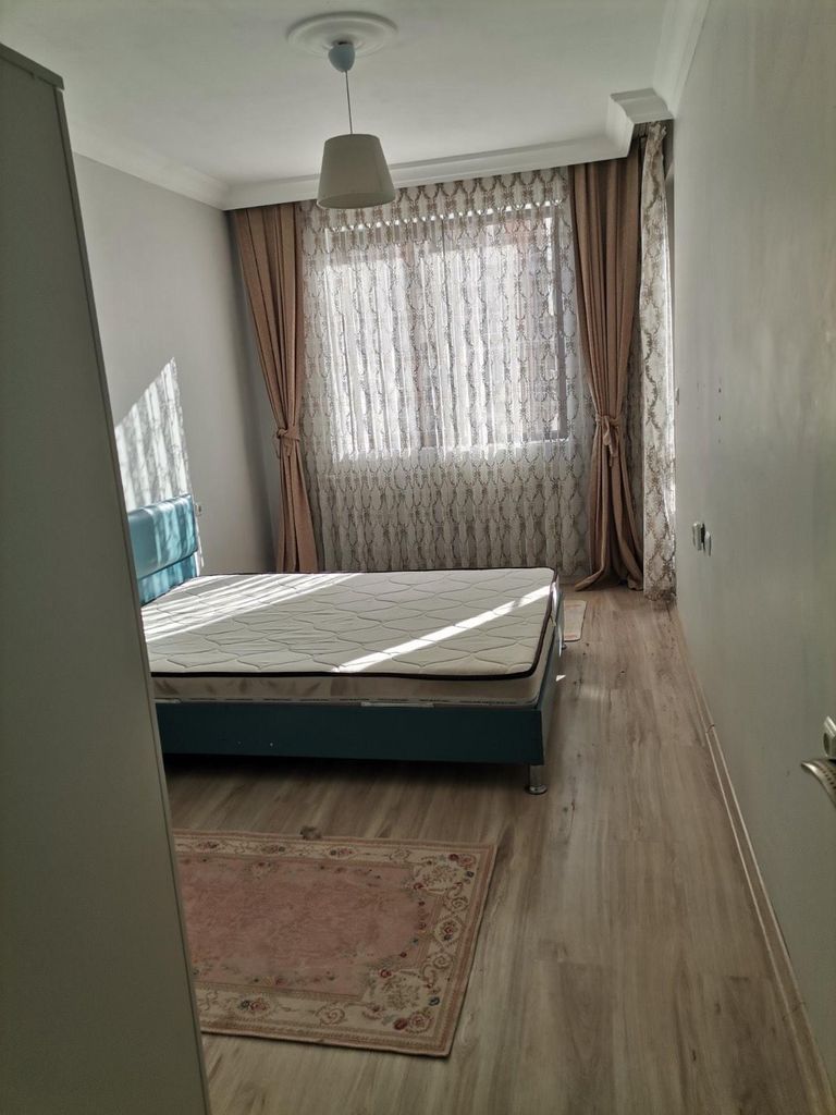 Дава се под наем Тристаен апартамент в Пловдив, Кючук Париж - 80 кв.м за 425 € - Снимка #3